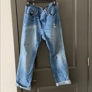 501 Distressed Boyfriend Jean